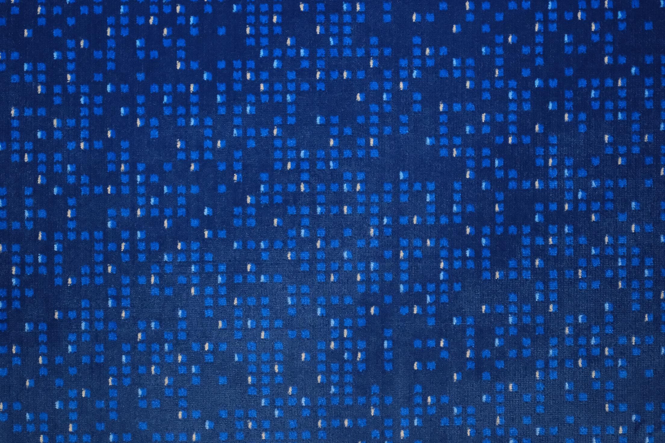 8772