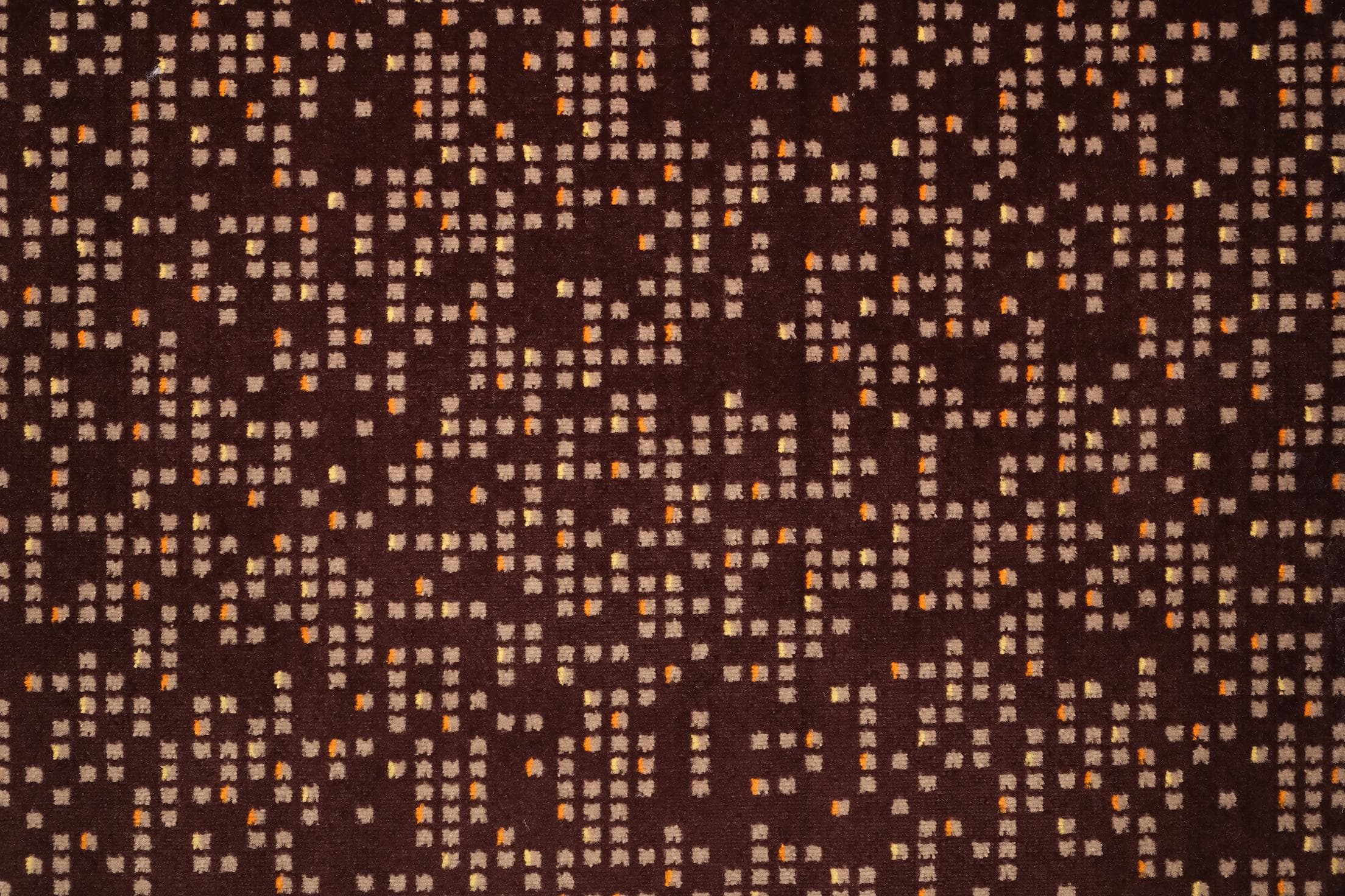 8772